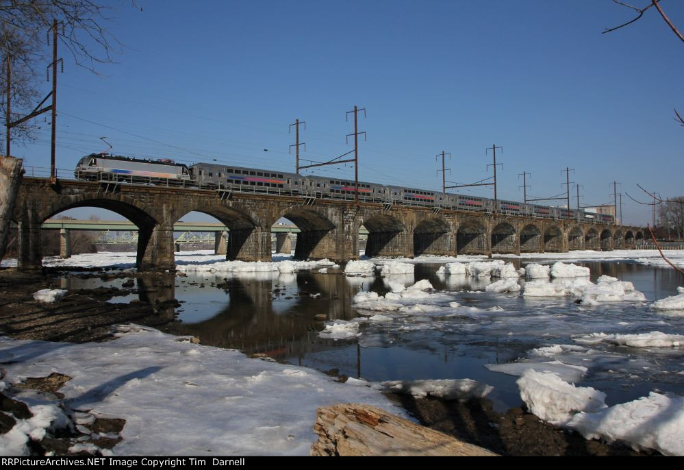 NJT 4638 pushes a 9 car train east